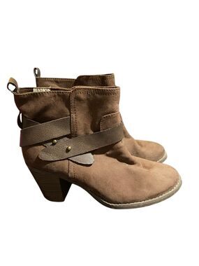 Old Navy women’s brown, faux suede ankle boot size 8
